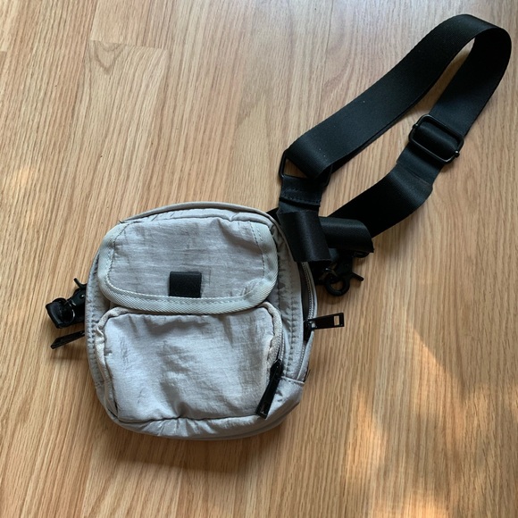 Urban outfitters sidebar/bum bag - Picture 1 of 3